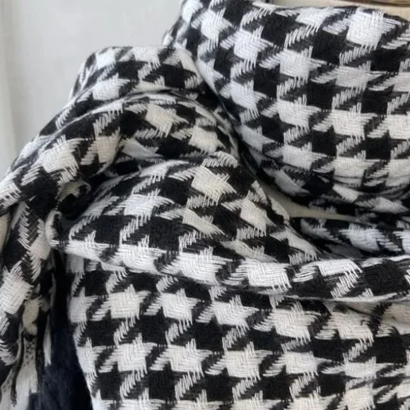 Oversized Pashmina Houndstooth Scarf - Picture 4 of 8